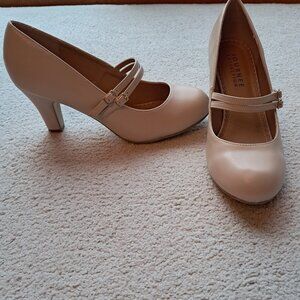 LIKE NEW Pumps/shoes size 11W - Journee collectiom